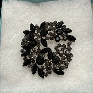 Silver toned brooch pin pendant with black and gray faceted gems